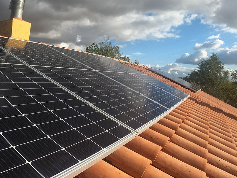 Instalación solar fotovoltaica aislada - Almansa